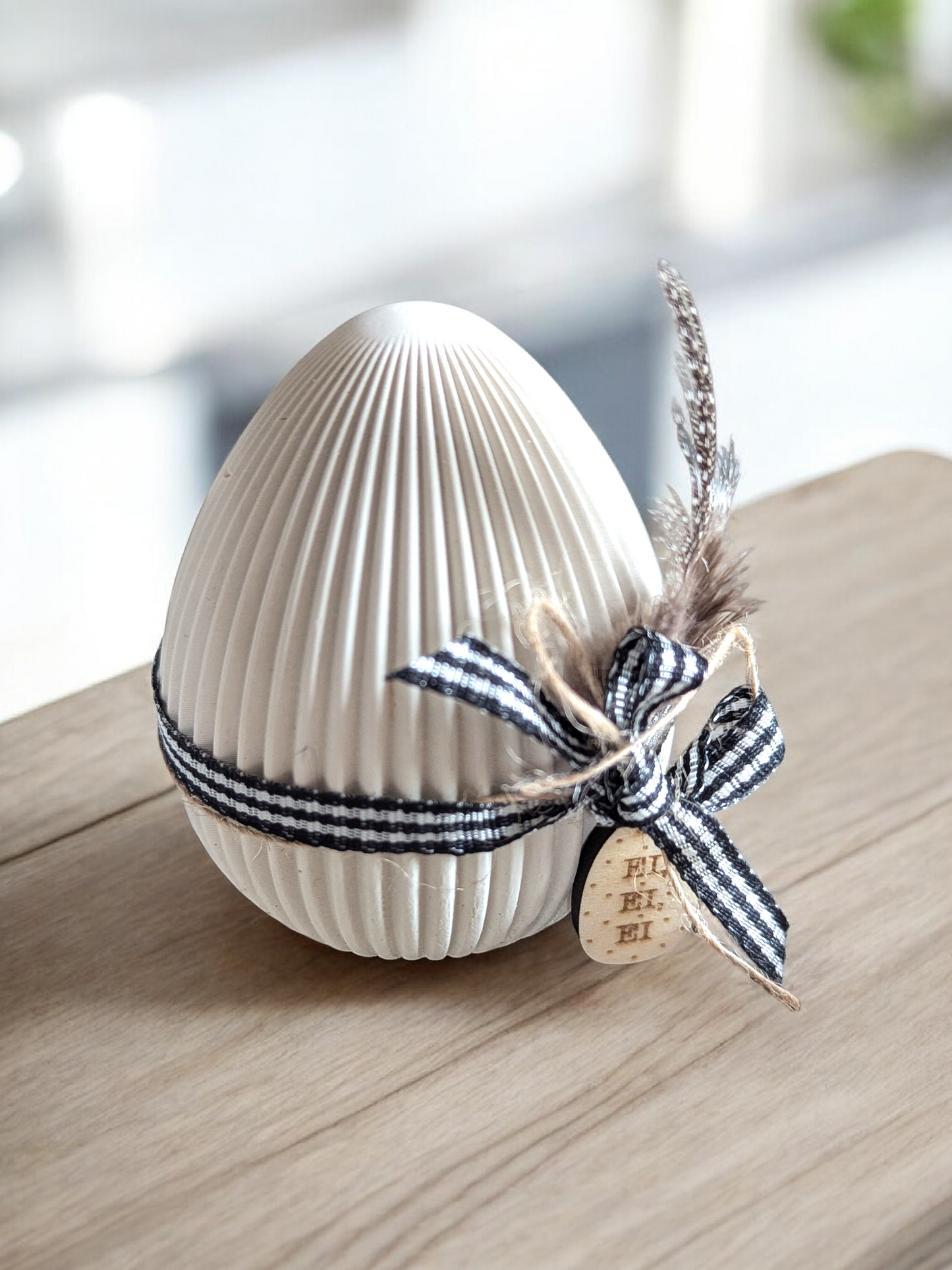 Silikonform Osterei Frido mit Füßen in 2 Größen - geriffelt oder glatt