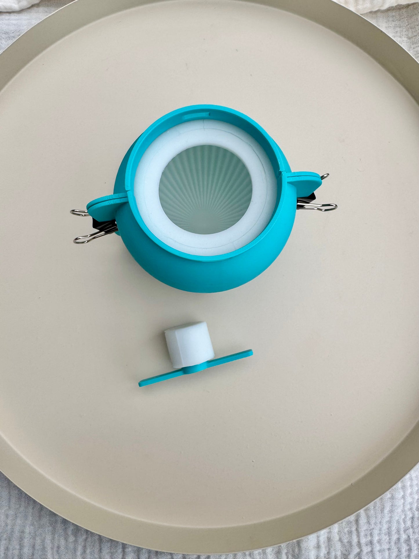 Silikonform Osterei Frido mit Füßen in 2 Größen - geriffelt oder glatt