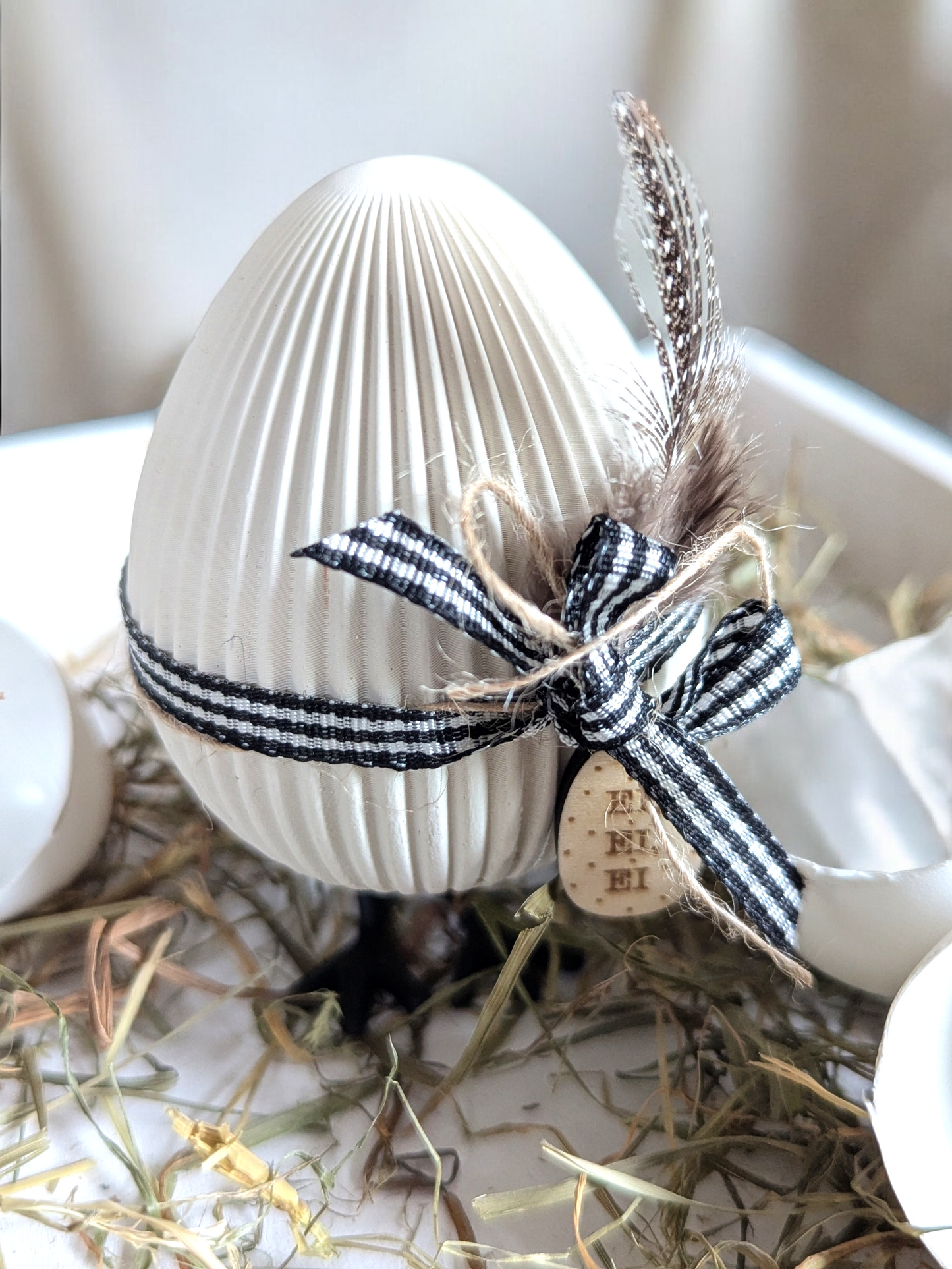 Silikonform Osterei Frido mit Füßen in 2 Größen - geriffelt oder glatt